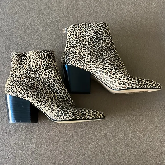 🆕 DOLCE VITA Leopard Calf Hair Ankle Booties western style heel - Size 8.5