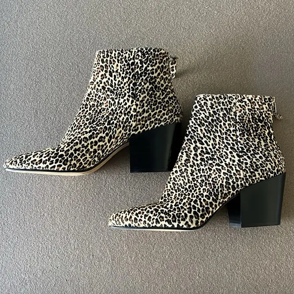 🆕 DOLCE VITA Leopard Calf Hair Ankle Booties western style heel - Size 8.5
