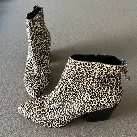 🆕 DOLCE VITA Leopard Calf Hair Ankle Booties western style heel - Size 8.5