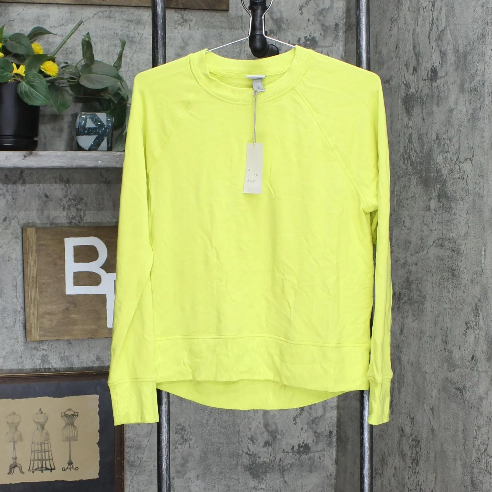A New Day Women's Raglan Sleeve Sweatshirt 565141