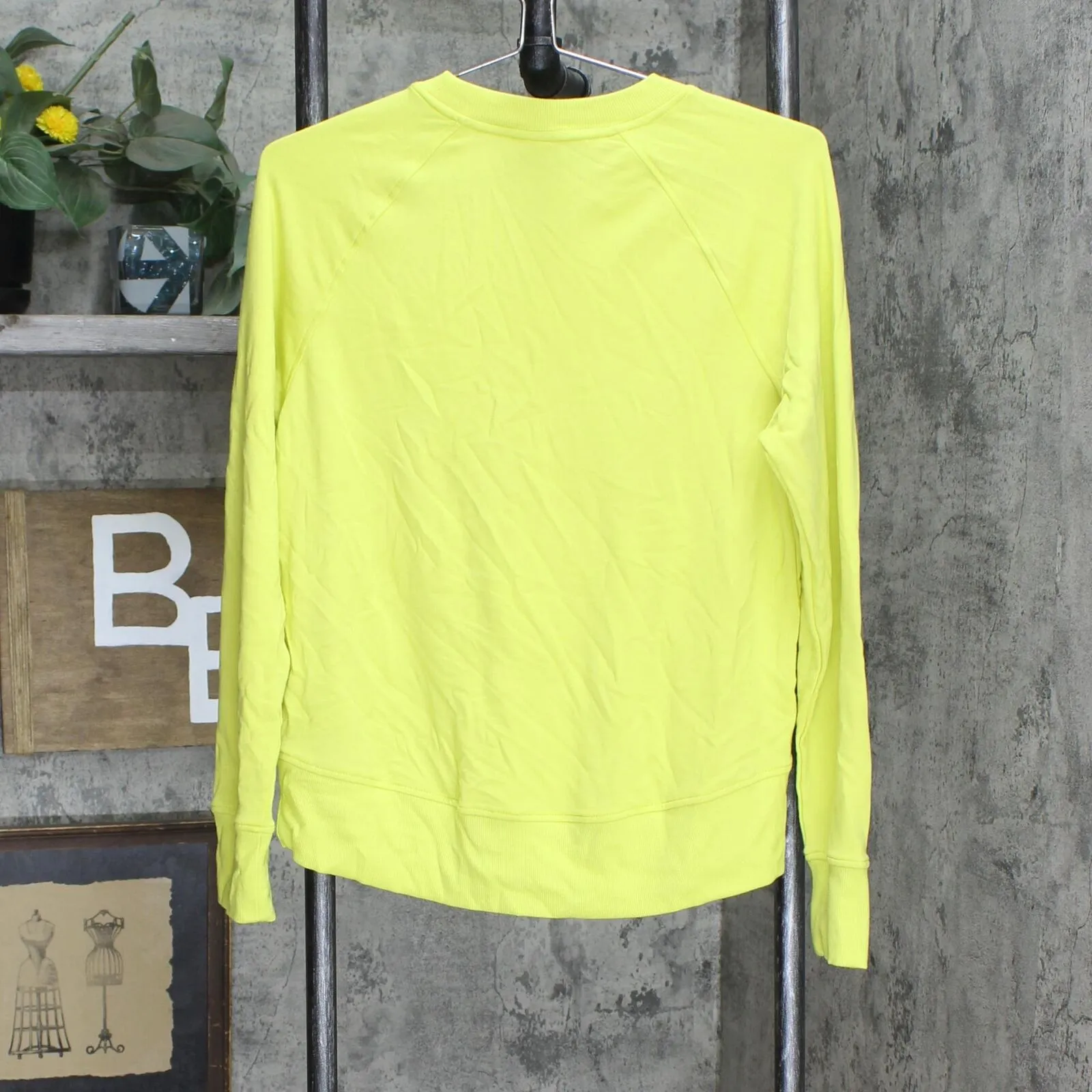 A New Day Women's Raglan Sleeve Sweatshirt 565141