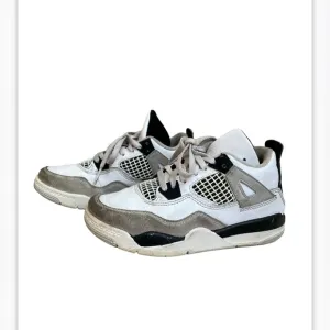 Air Jordan 4 retro military black Sneakers little kids size 12.5