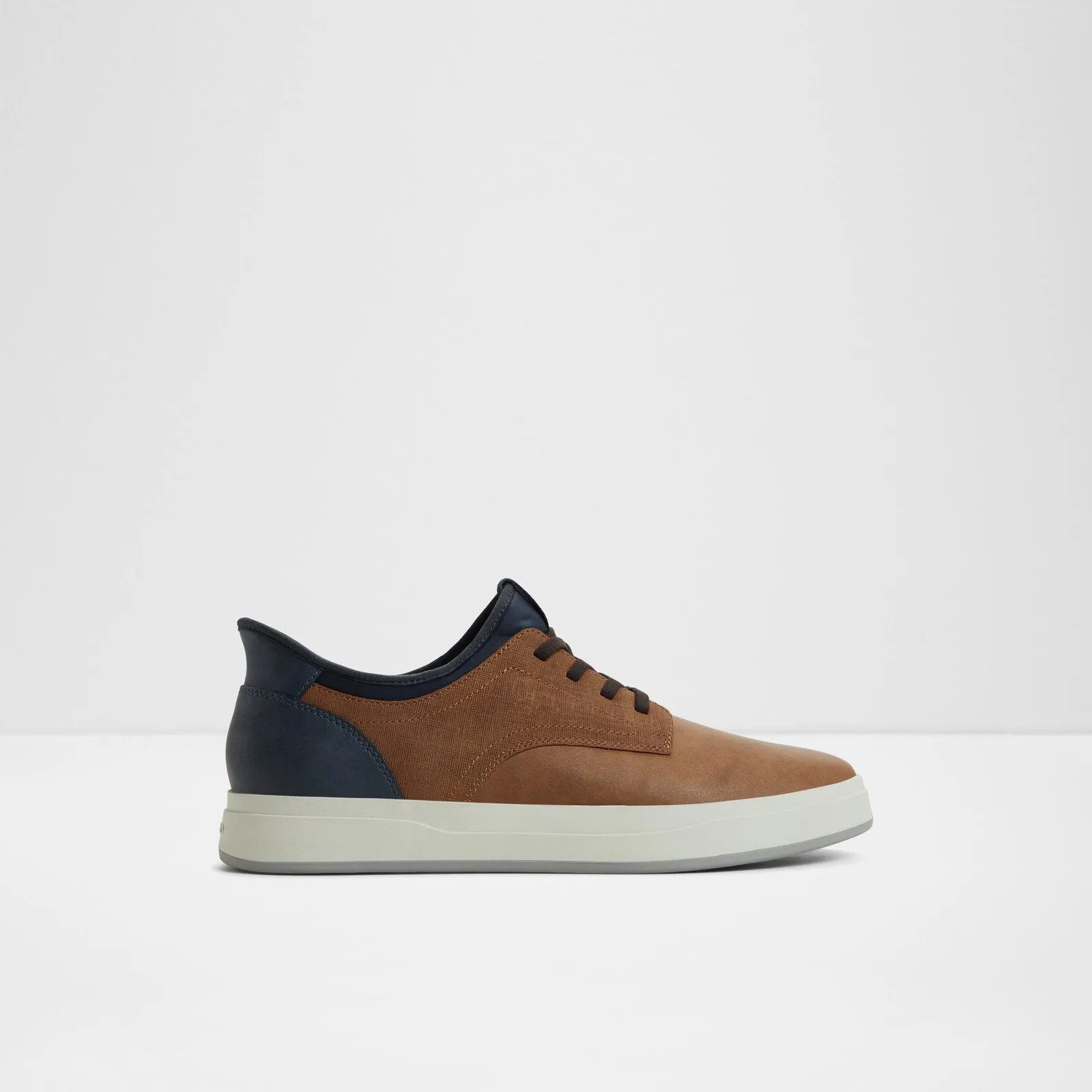 Arden / Sneakers
