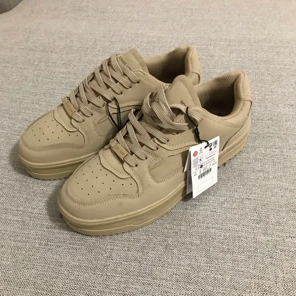 Bershka tan chunky sneakers.