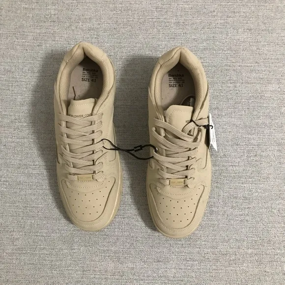 Bershka tan chunky sneakers.