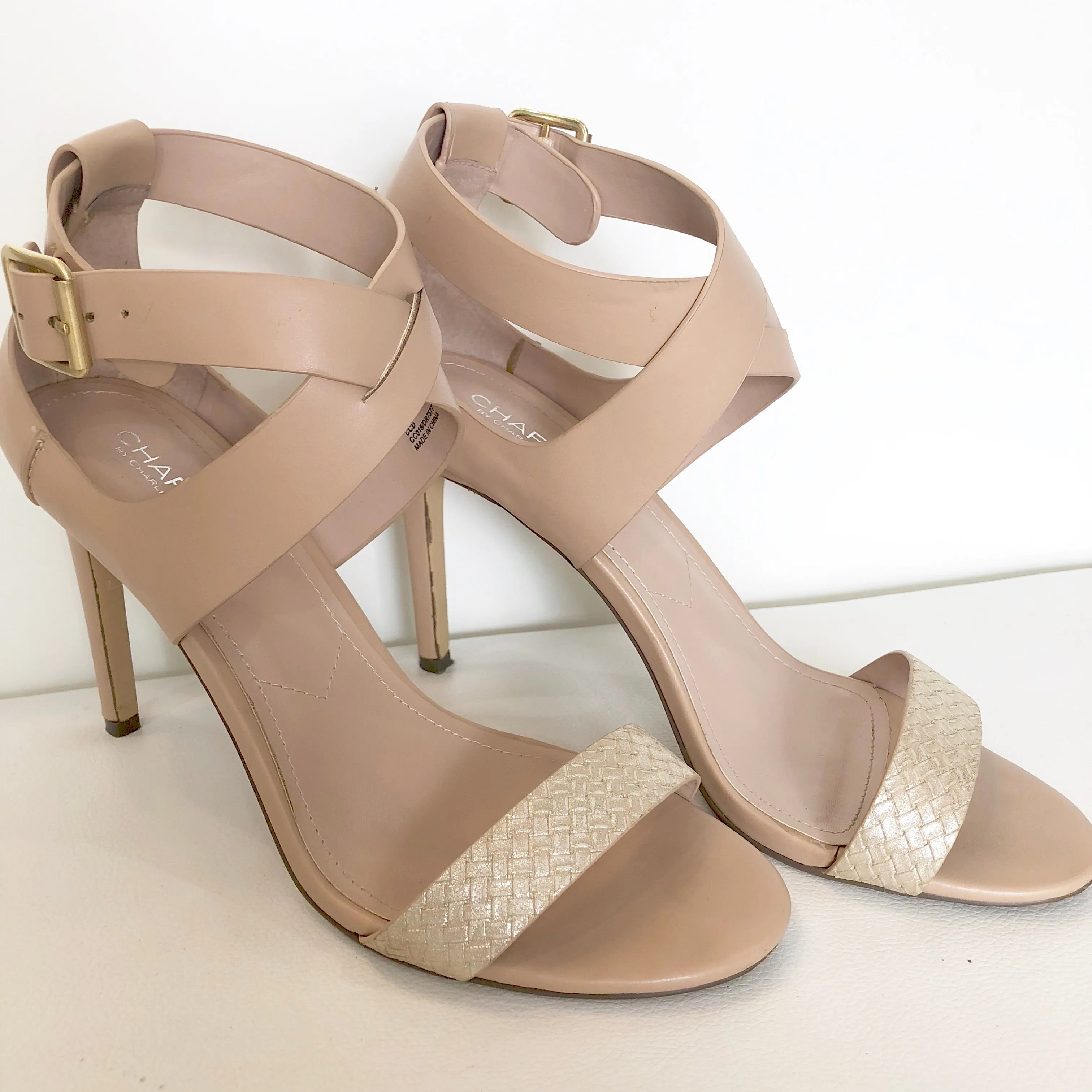 CHARLES By CHARLES DAVID Nude Metallic Ringer Heels Size 10