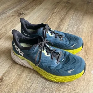 HOKA Arahi 6 Running Shoe