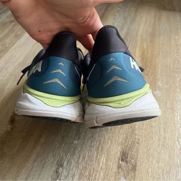 HOKA Arahi 6 Running Shoe