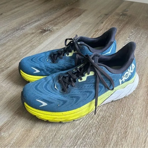 HOKA Arahi 6 Running Shoe