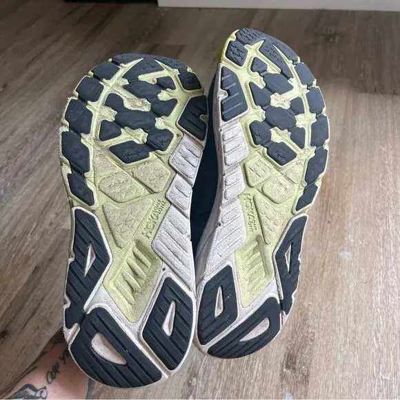 HOKA Arahi 6 Running Shoe