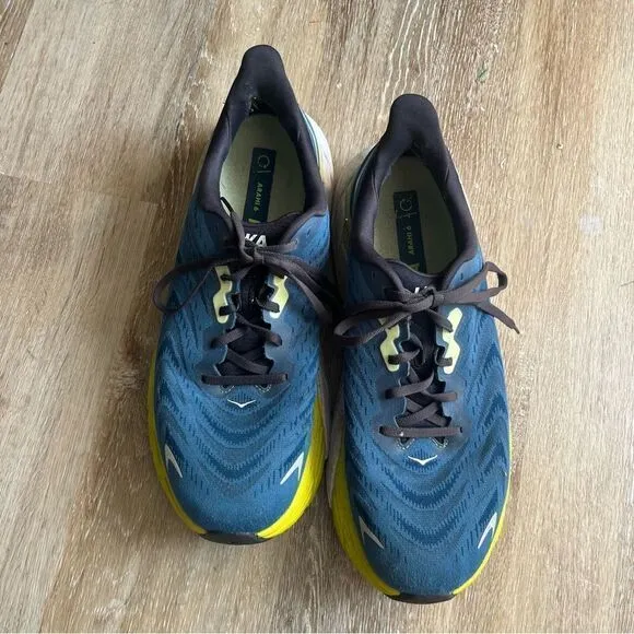HOKA Arahi 6 Running Shoe