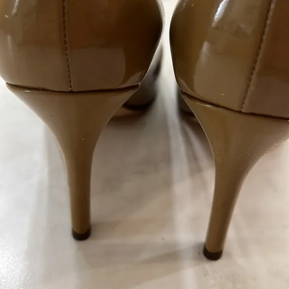 Kate Spade heels creme round toe heel sz 8