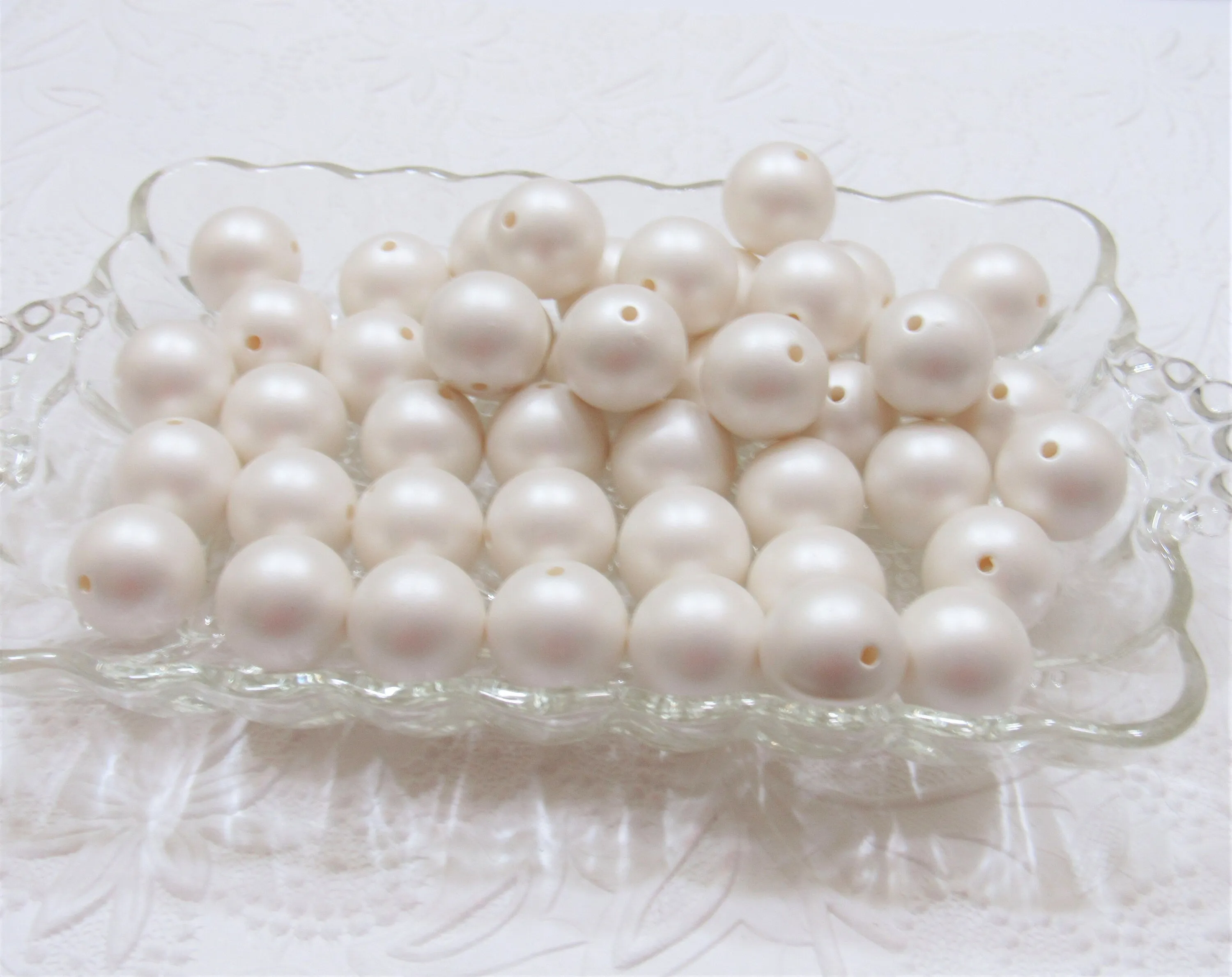 NEW 20mm Matte White Pearls,  Bubblegum Beads, Chunky Gumball Beads,  Matte Pearls, Acrylic  Beads, Chunky Pearl