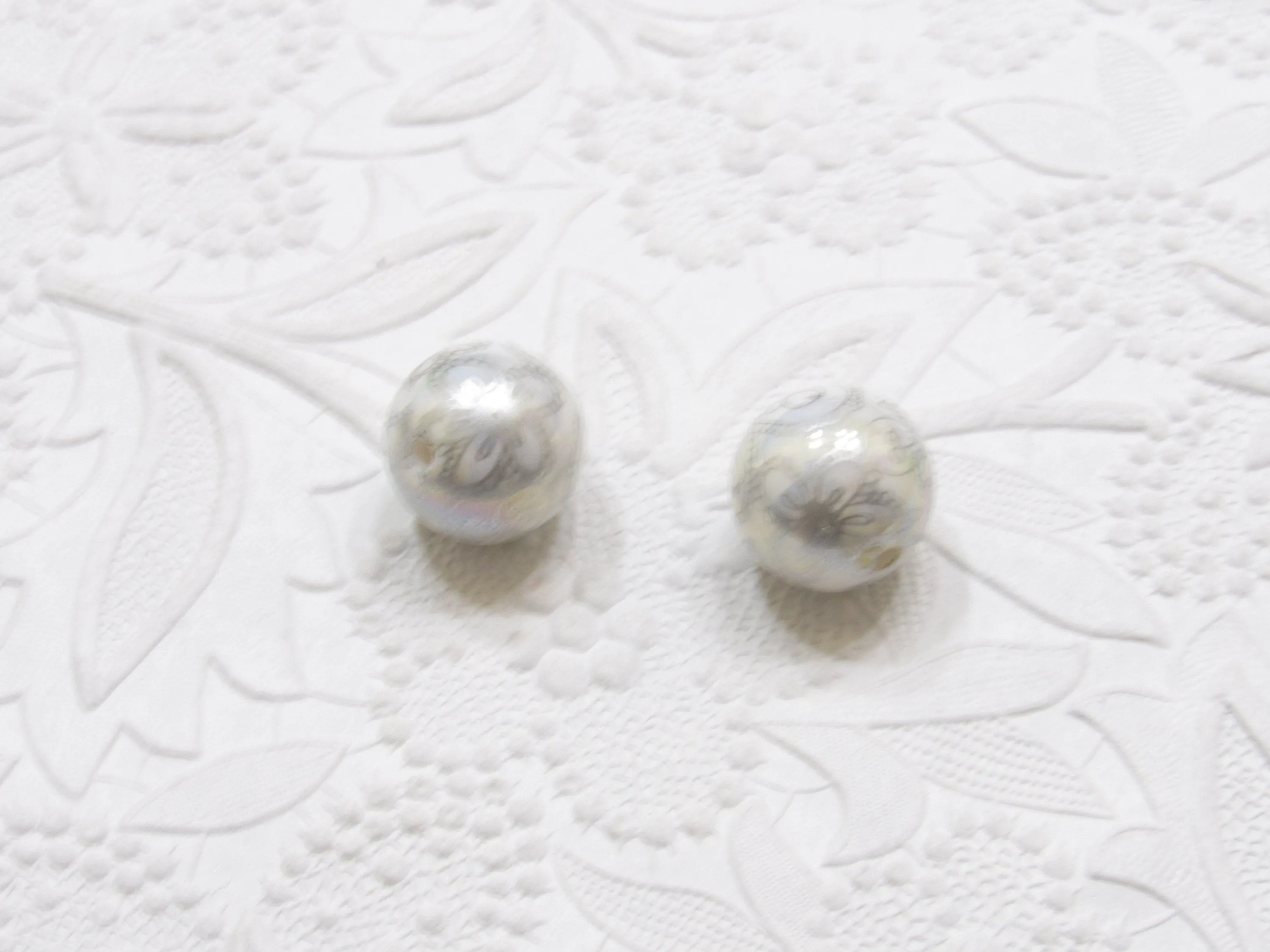 New 20mm Silver Satin White Flower Bead Pearls, Bubblegum Beads, Chunky Gumball Beads, Bubblegum Bead Supply, Chunky Printed Pearl Beads