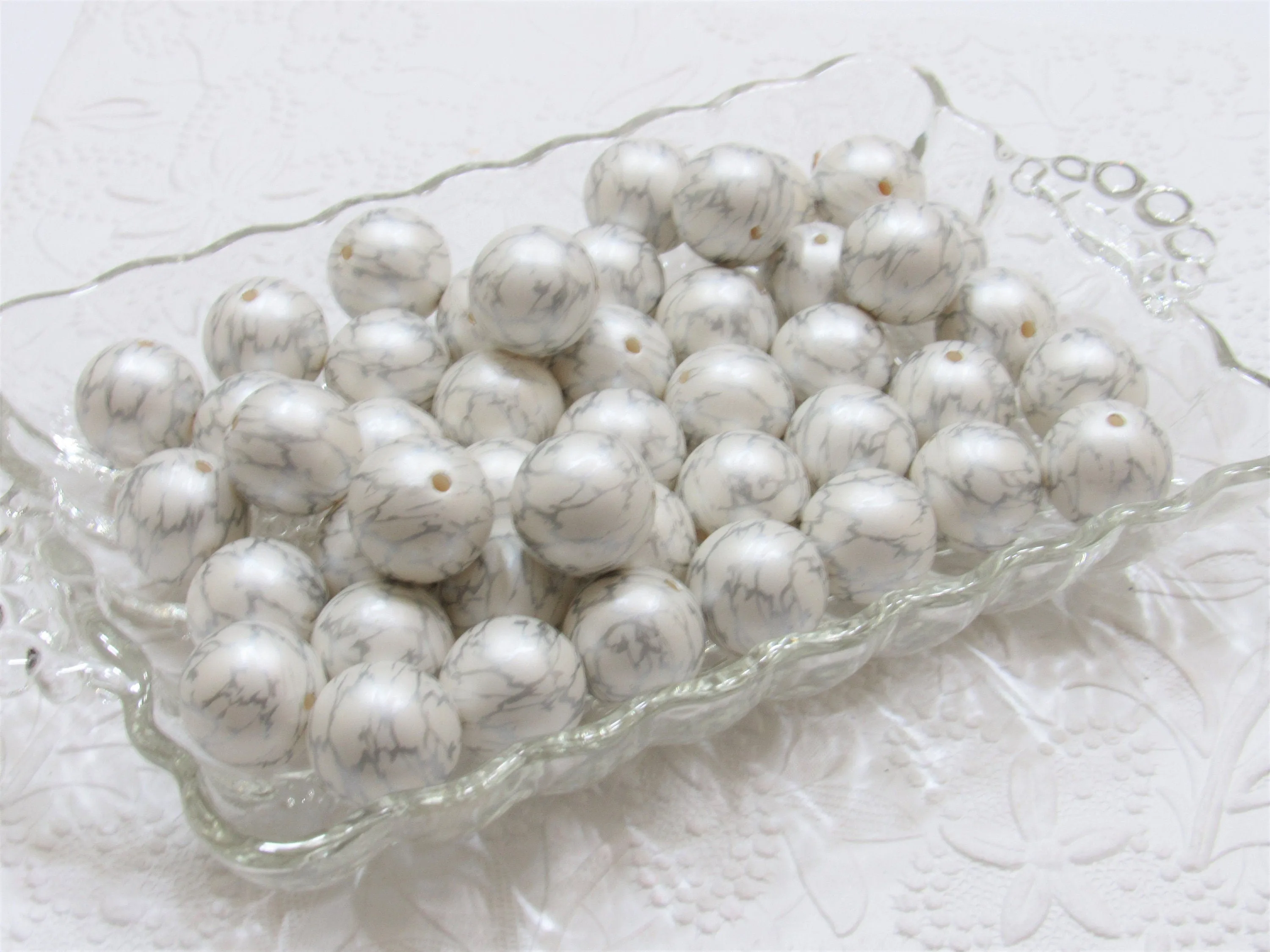 NEW 20mm White And Silver Lightening Pearls, Bubblegum Beads, Chunky Gumball Beads, Bubblegum Bead Supply, Chunky  Pearl Beads