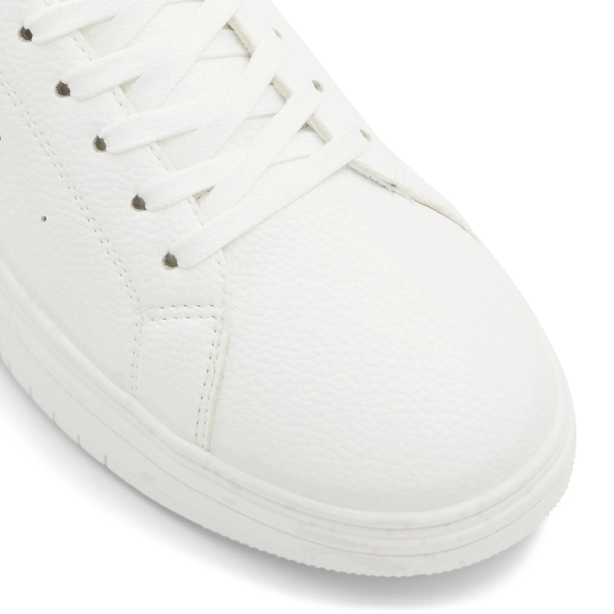 Newcomb / Sneakers