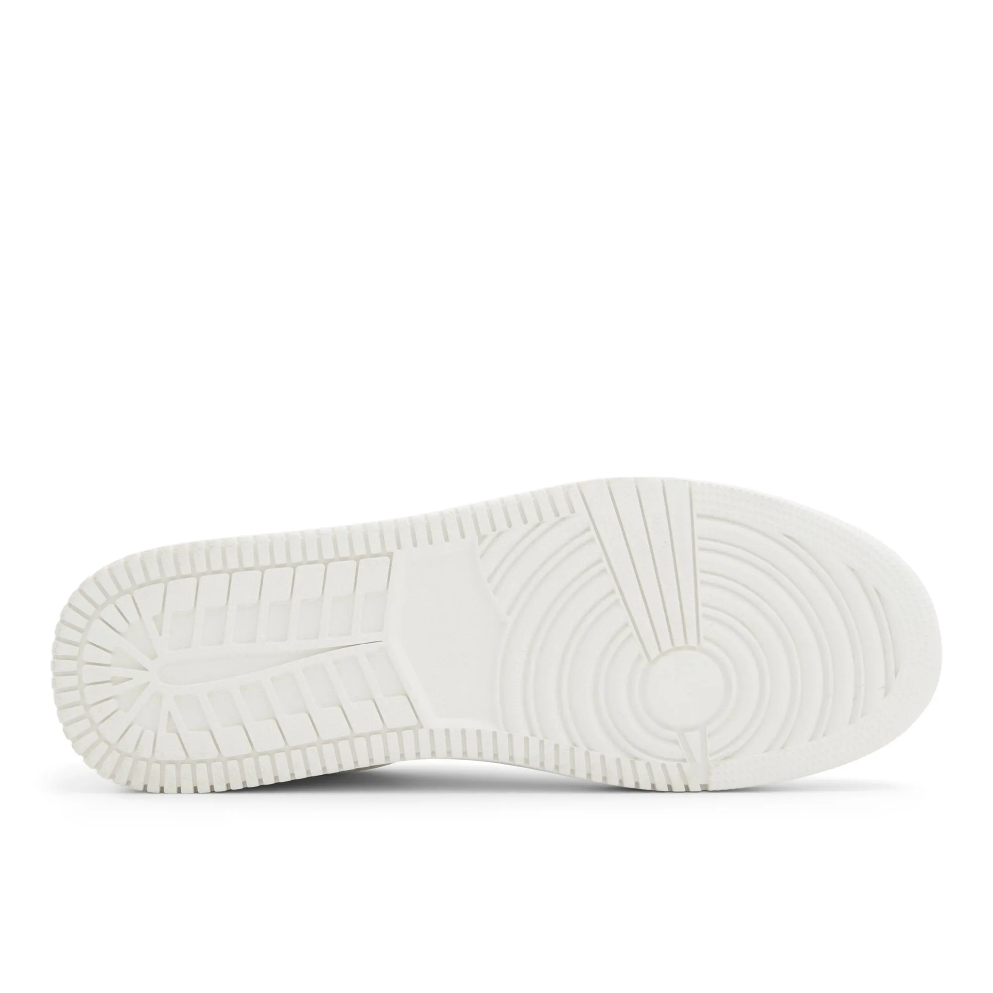 Newcomb / Sneakers
