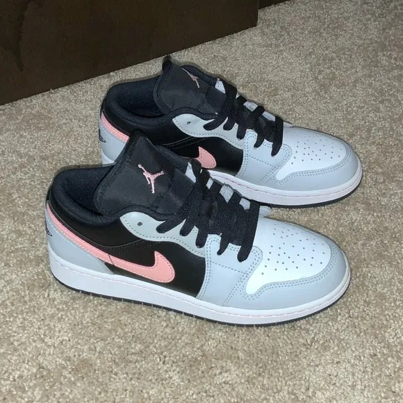 Nike Air Jordan Low Sneakers