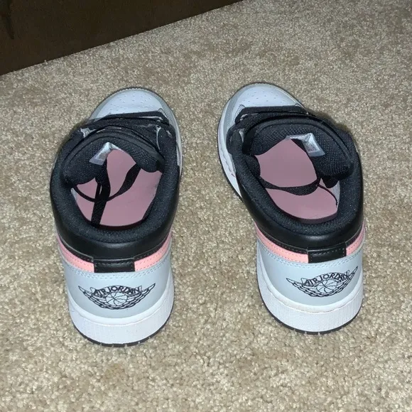 Nike Air Jordan Low Sneakers