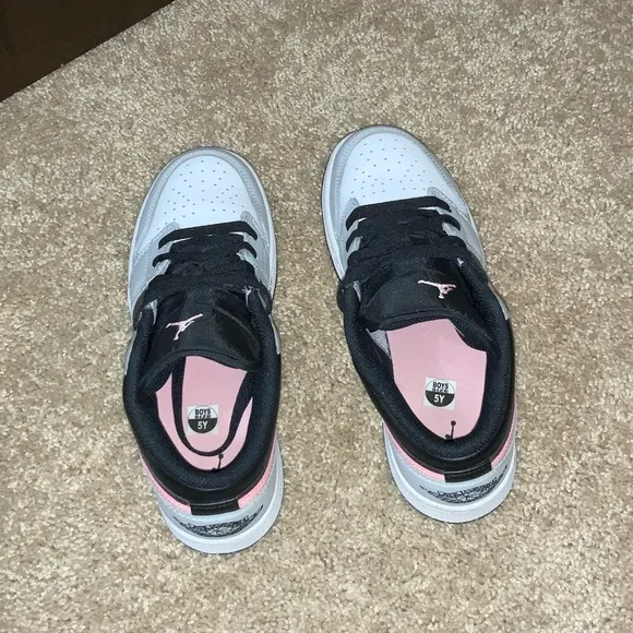 Nike Air Jordan Low Sneakers