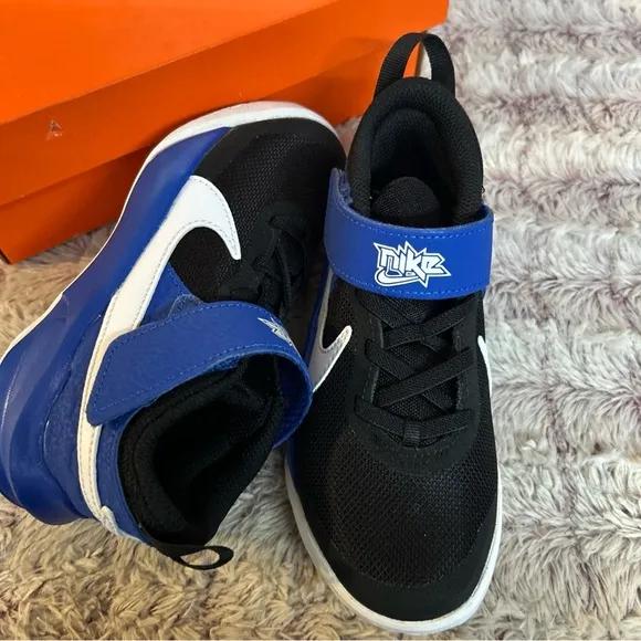 NIKE Team Hustle Sneakers size 12