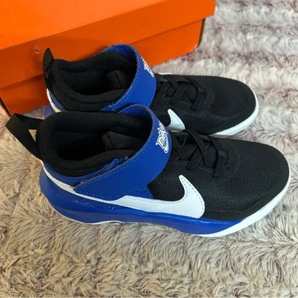 NIKE Team Hustle Sneakers size 12