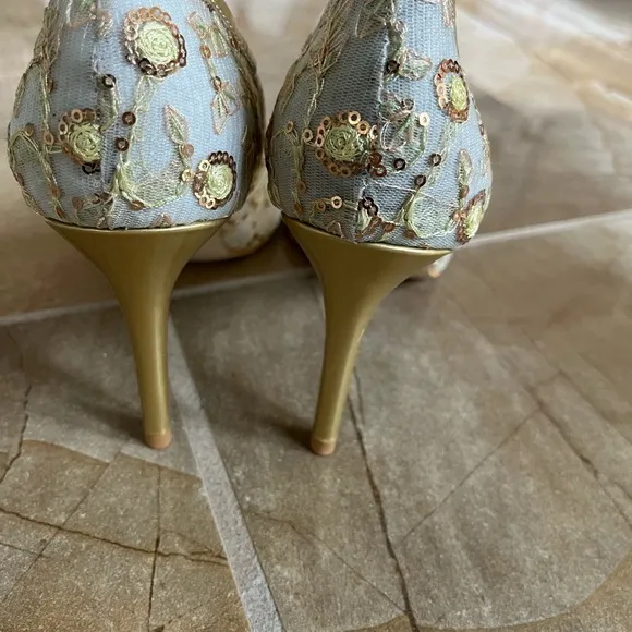 NWT Beautiful heels. Size 38 US 7.5