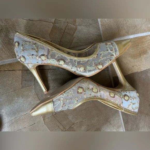 NWT Beautiful heels. Size 38 US 7.5