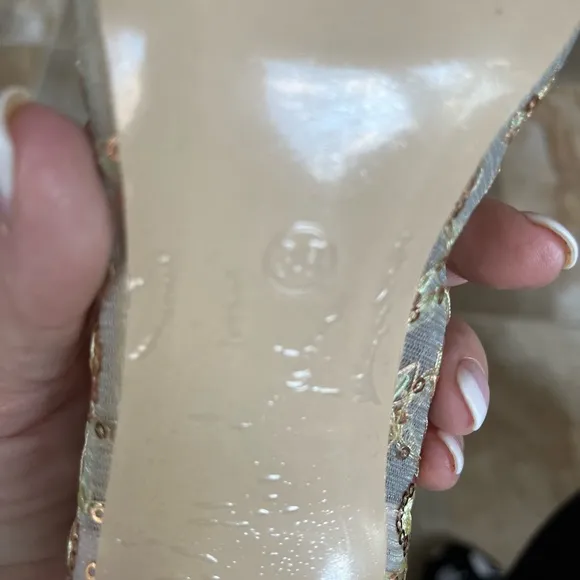 NWT Beautiful heels. Size 38 US 7.5