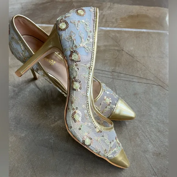 NWT Beautiful heels. Size 38 US 7.5