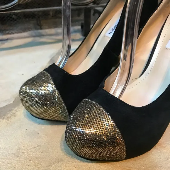 Steve Madden Gold Toe Heels Size 7 1/2