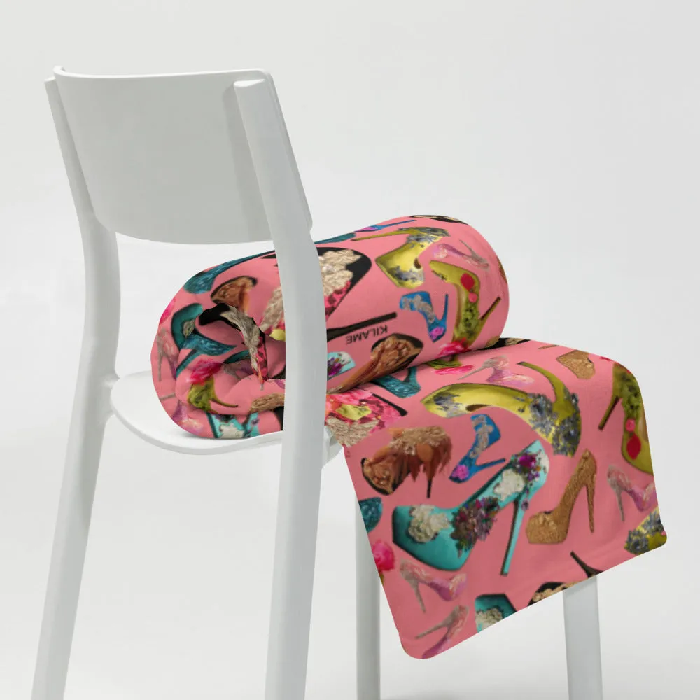 Throw Blanket 'I close deals in heels'