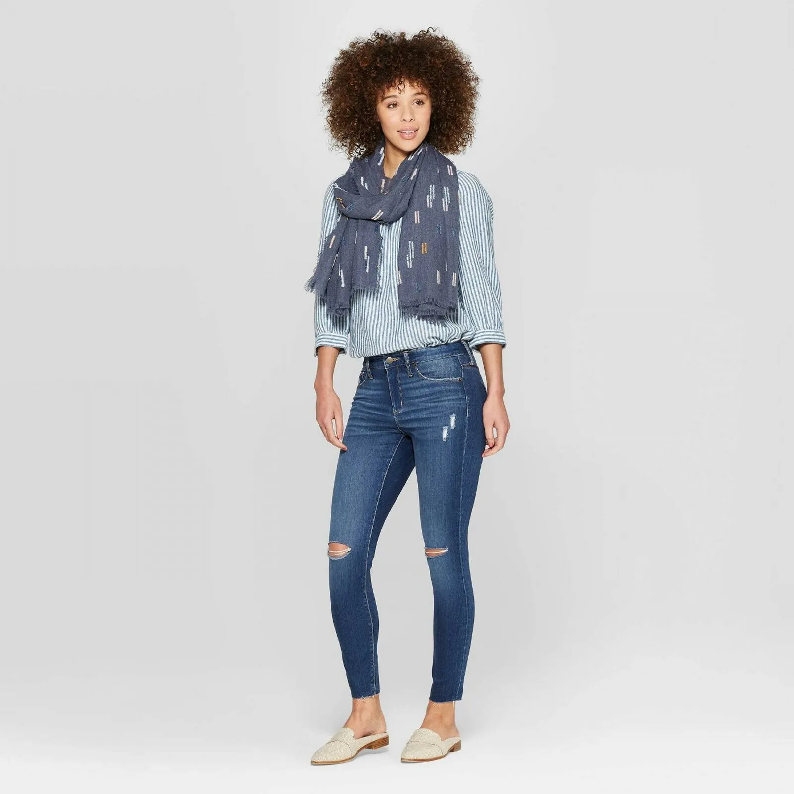 Universal Thread Women's High Rise Distressed Skinny Jeans