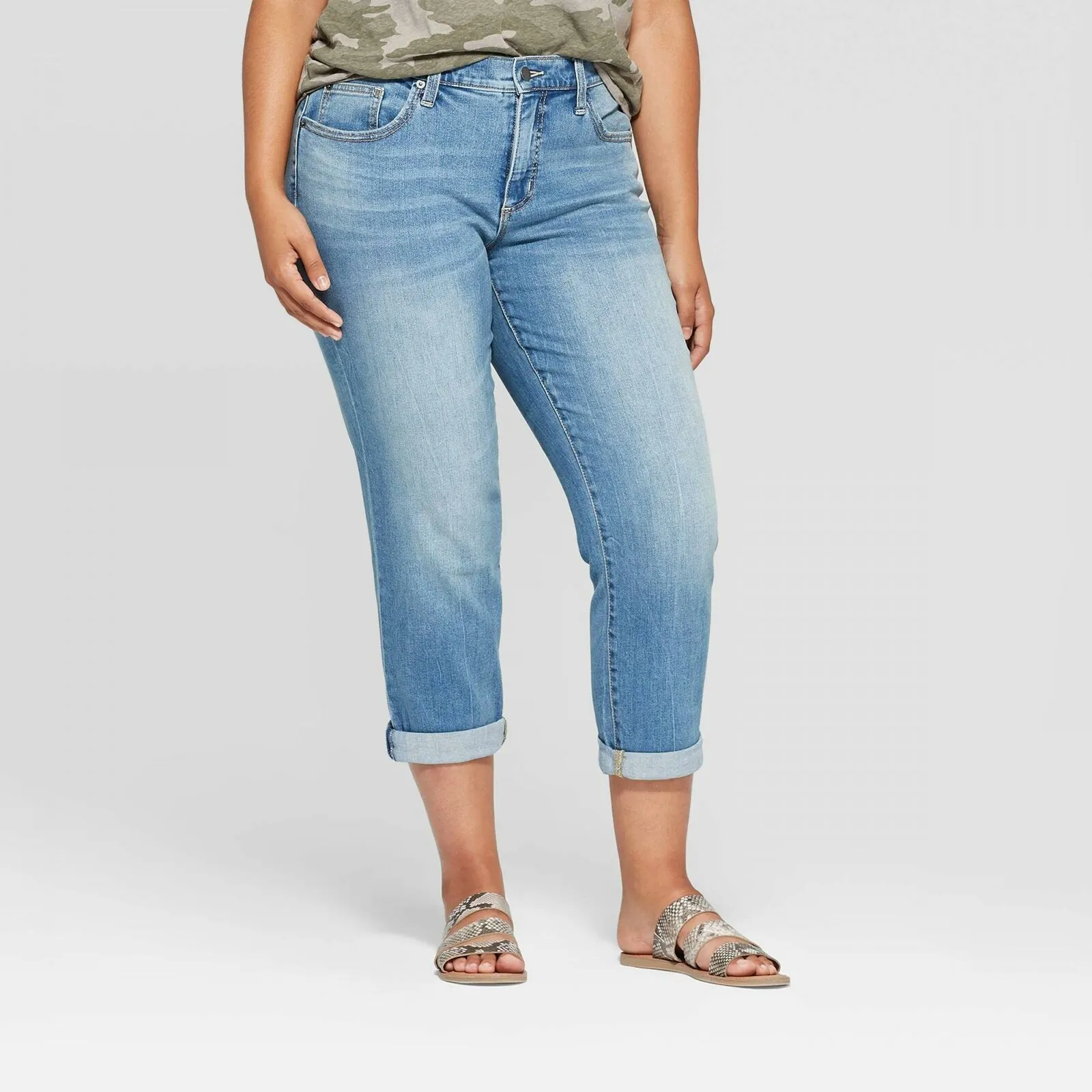 Universal Thread Women's Mid Rise Boyfriend Crop Jeans