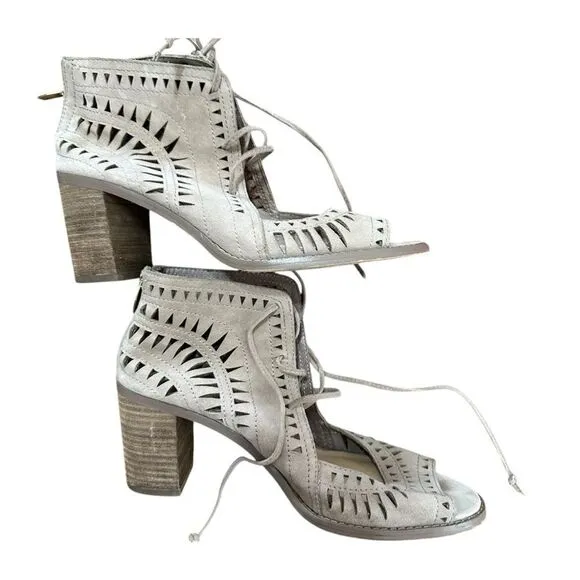 Vince Camuto Size 8 Tarita Suede Lace Up Heels