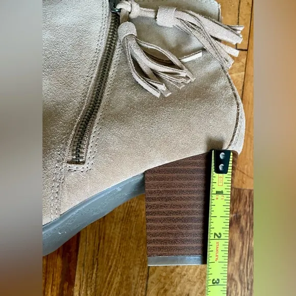 Vionic Size 10 Tan Suede Ankle Boot with Zipper