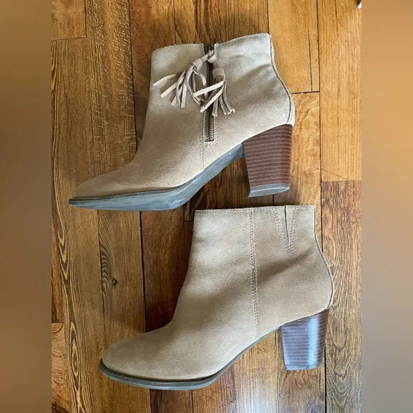 Vionic Size 10 Tan Suede Ankle Boot with Zipper